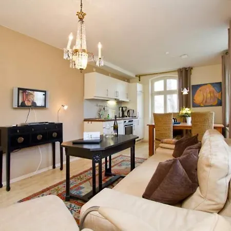 Haus Auf Dem Huegel Klassische 01 *