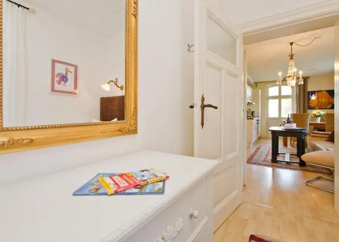 Haus Auf Dem Huegel Klassische 01 Lägenhet